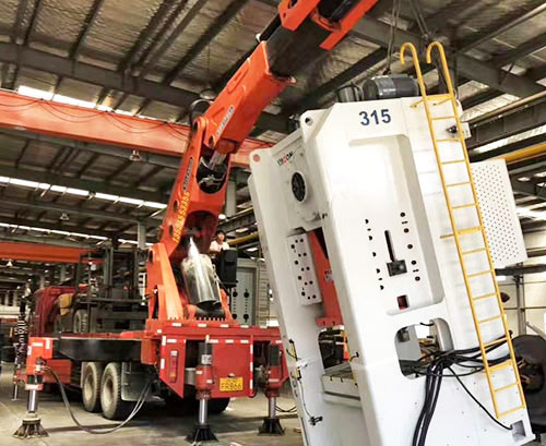 冷水滩附近随车吊出租，轻松解决运输难题