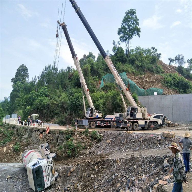 冷水滩汽车掉沟里叫吊车救援要多少钱
